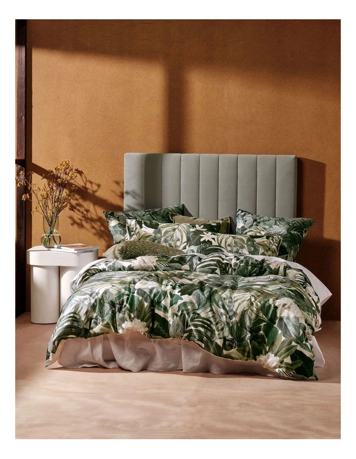 Greenhouse Quilt Cover Set in Green image 1