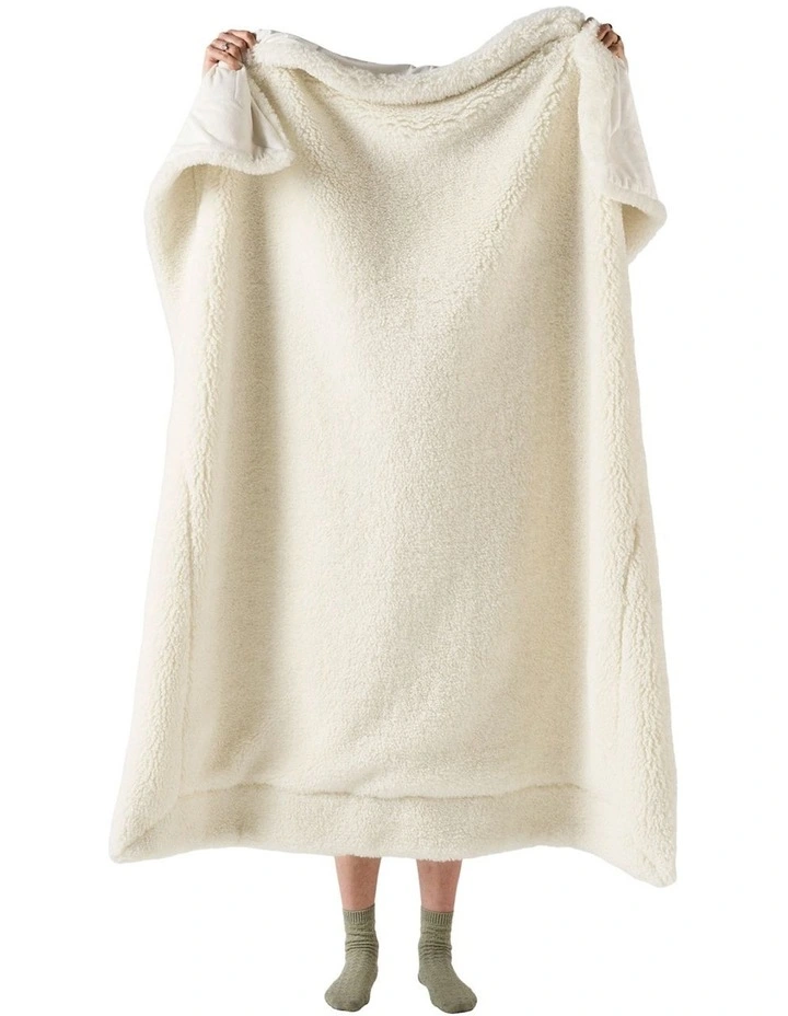 Shetland Faux Fur Throw in Cream image 2