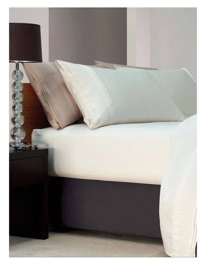 Bedwrap in Black image 2