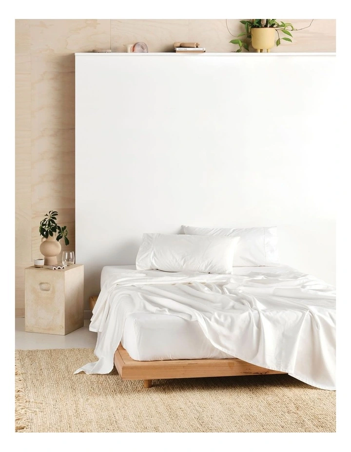 Vienna 300TC Cotton Percale Fitted Sheet 50cm Depth in White image 2