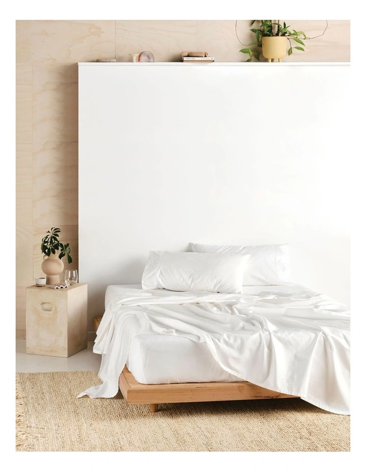 Vienna 300TC Cotton Percale Fitted Sheet 50cm Depth In White image 2