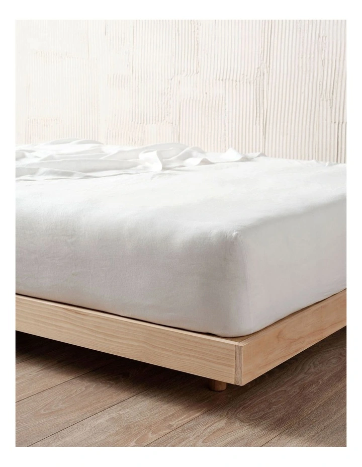 Nimes Fitted Sheet In White image 2