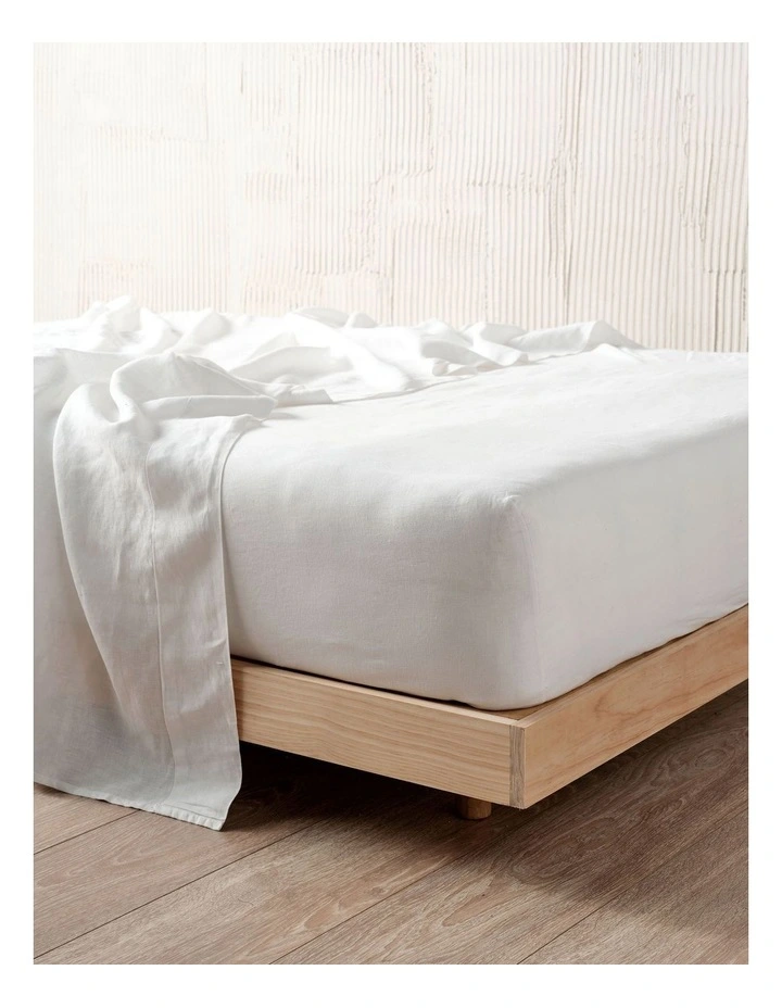 Nimes Fitted Sheet In White image 3