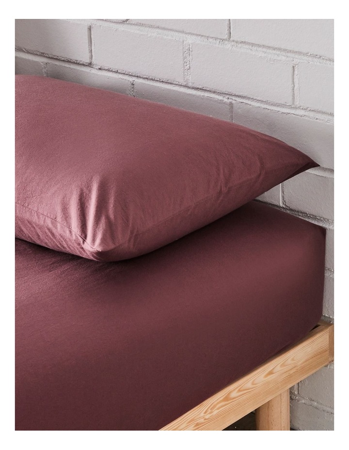 Stonewashed Cotton Fitted Sheet in Wild Fig image 2