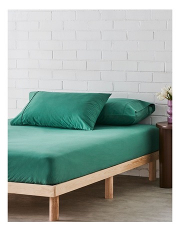 Emerald colour
