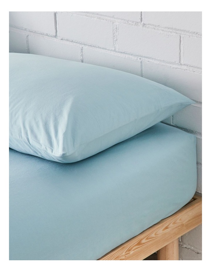 Stonewashed Cotton Fitted Sheet in Sky image 2
