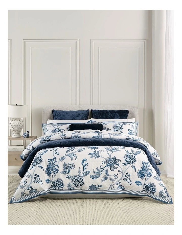 Winter Light Cotton Jacquard Quilt Cover Set in Navy image 1