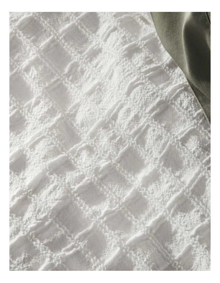 Bronte Cotton Seersucker Quilt Cover Set in White image 3