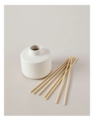 Hinterland Diffuser in Cedar & Eucalyptus 200ml in Green