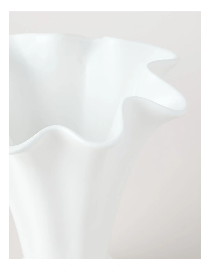Posey Fan Ceramic Vase 25cm in White image 3