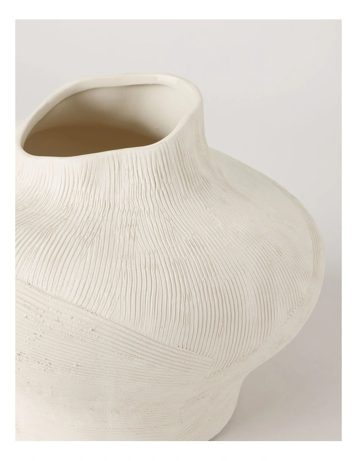 Rowan Textured Ceramic Vase 18cm in Beige image 4