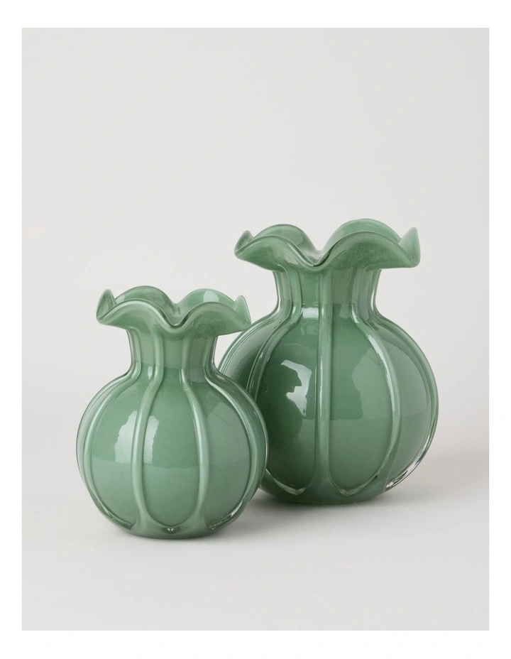 Heritage Glass Tulip Vase 19cm in Green image 3