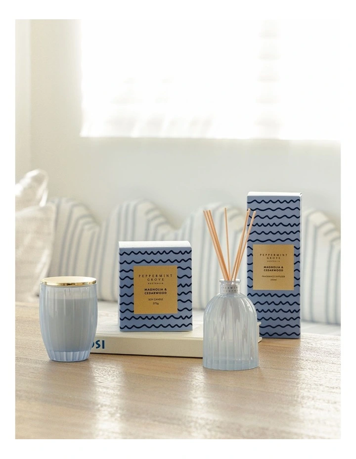 Magnolia Cedarwood Candle 370g image 3