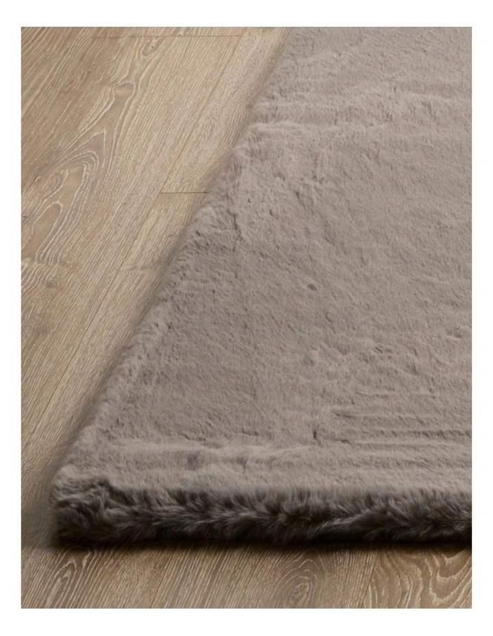 Capital Made Bambi Faux Fur Charcoal Polyester 230x330cm image 3