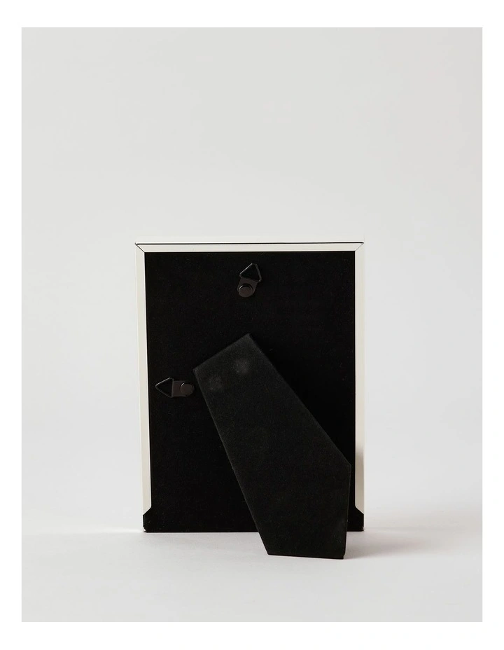 Crest Bevel Metal Photo Frame 10x15cm in Silver image 3