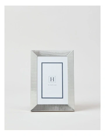Grace Fine Ribbed Metal Photo Frame 10x15cm in Silver