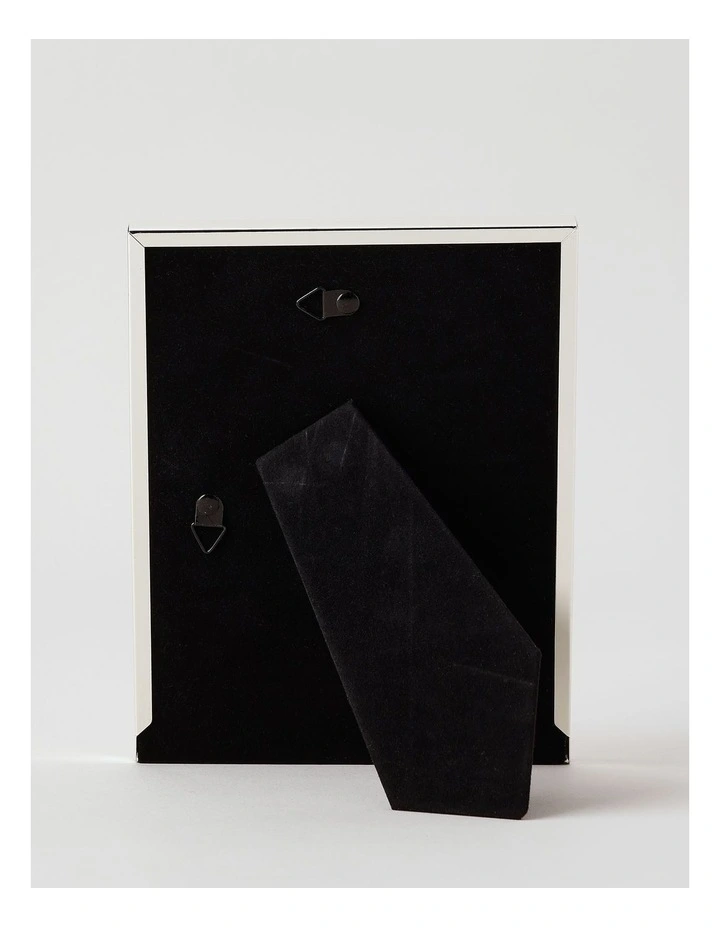 Grace Fine Ribbed Metal Photo Frame 13x18cm in Silver image 3