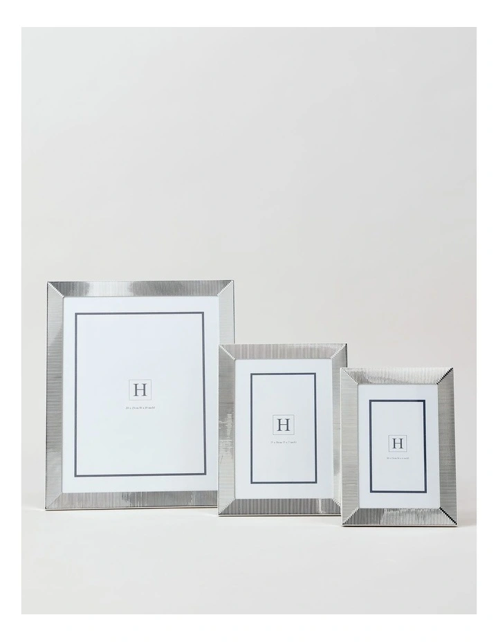 Grace Fine Ribbed Metal Photo Frame 13x18cm in Silver image 4