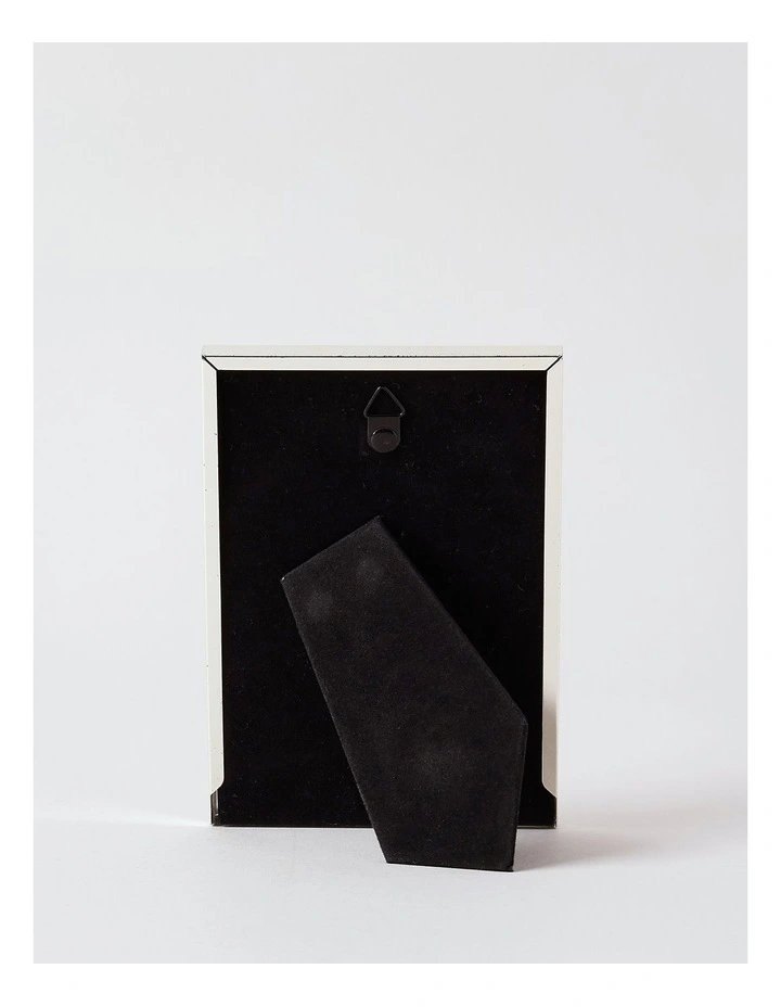 Radiance Ridged Metal Photo Frame 10x15cm in Silver image 3