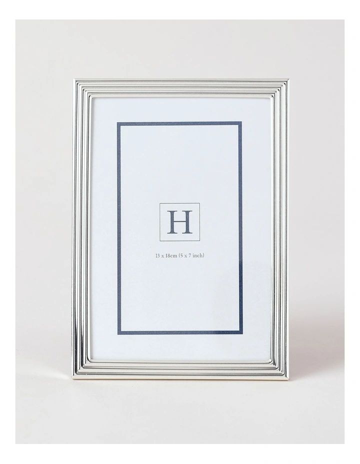 Radiance Ridged Metal Photo Frame 13x18cm in Silver image 1