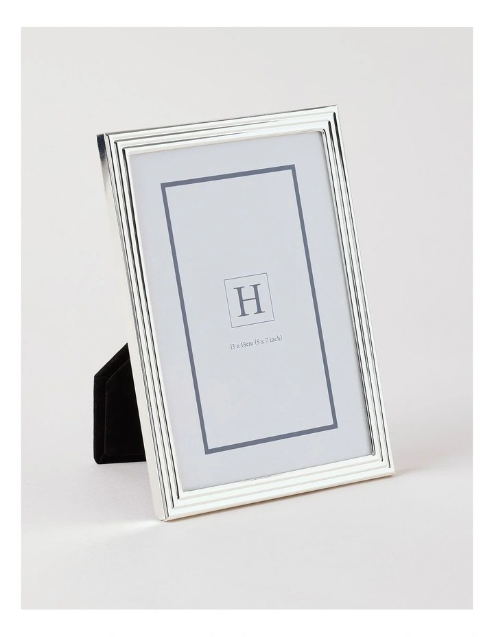 Radiance Ridged Metal Photo Frame 13x18cm in Silver image 2
