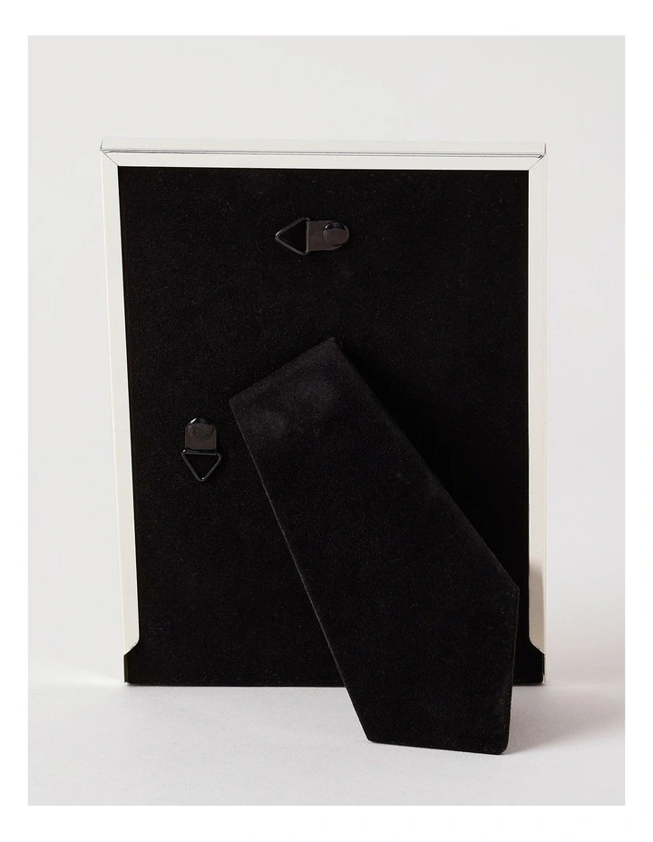 Radiance Ridged Metal Photo Frame 13x18cm in Silver image 3