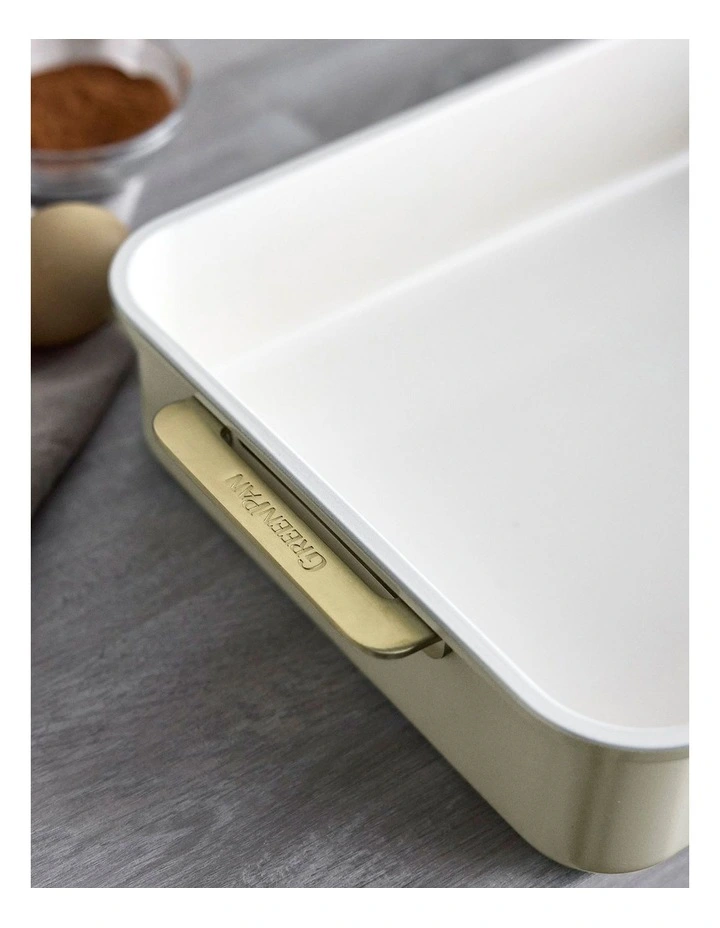 Reserve Rectangular Cake Pan 30cm x 25cm  Cream White PFAS-free image 3