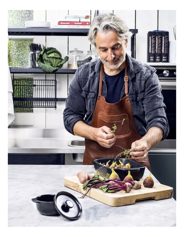 Small Baker Stoneware in Black image 3