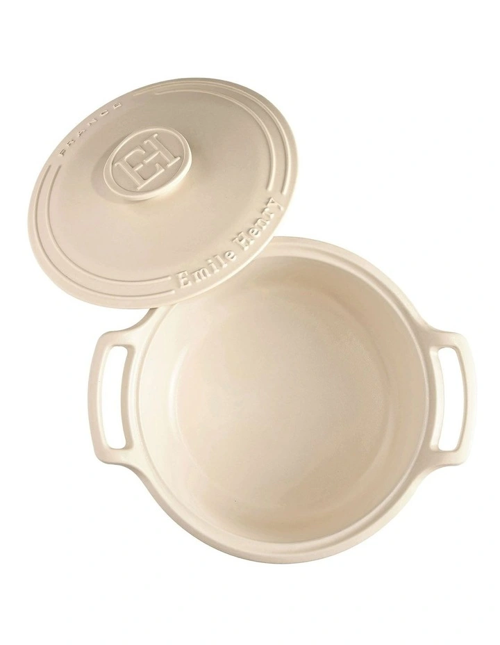 Sublime Round Casserole 4L in Sable image 4