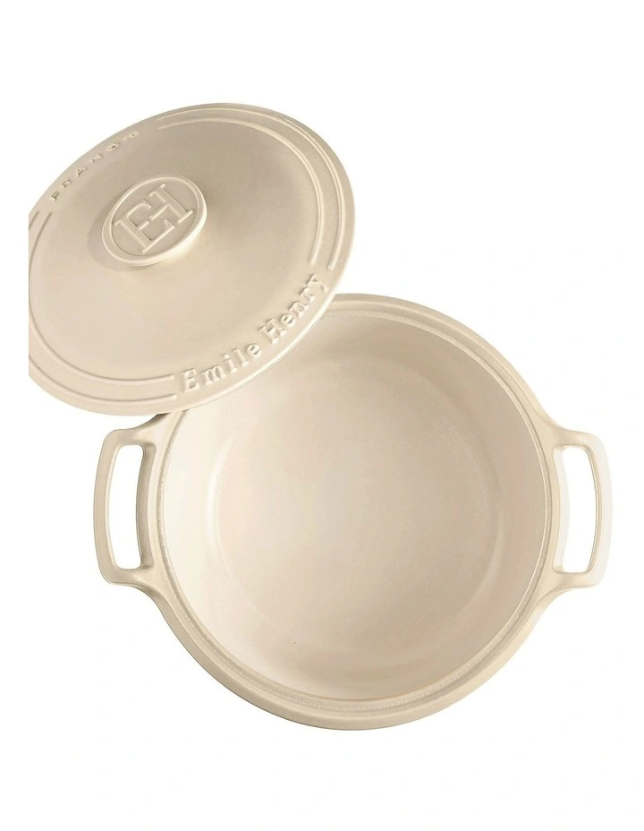 Sublime Round Casserole 5L in Sable image 3