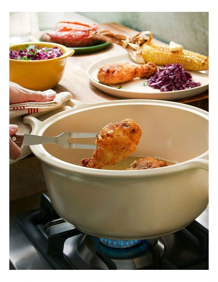 Sublime Round Casserole 5L in Sable image 4