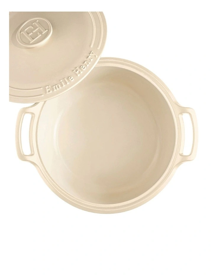 Sublime Round Casserole 6L in Sable image 3