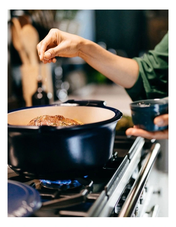 Sublime Round Casserole 4L in Indigo image 6
