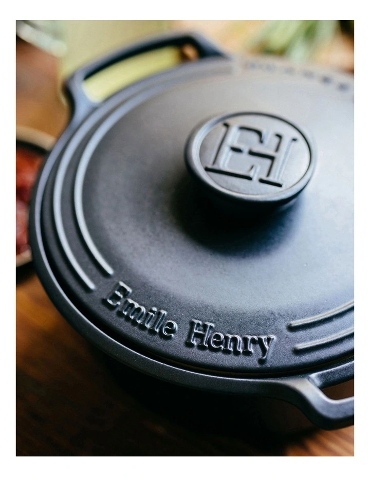 Sublime Round Casserole 6L in Graphite image 6