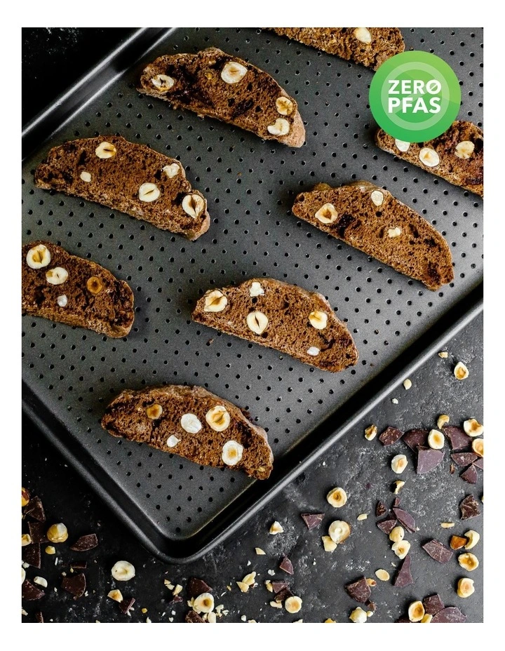 Crusty Bake Baking Tray 39.5x27cm in Carbon image 4