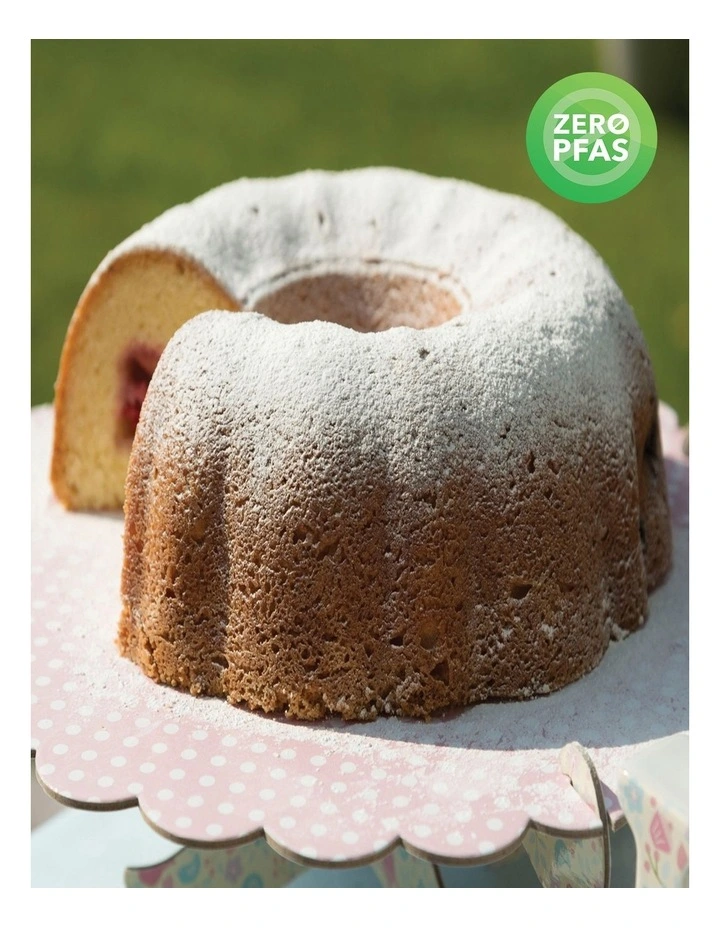 Heavy Base Fluted Ring Cake Pan 25cm in Carbon image 5