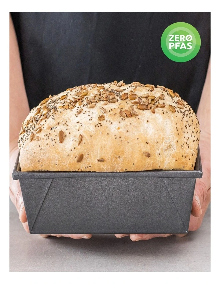 Heavy Base Box Sided Loaf Pan 21x11cm in Carbon image 4