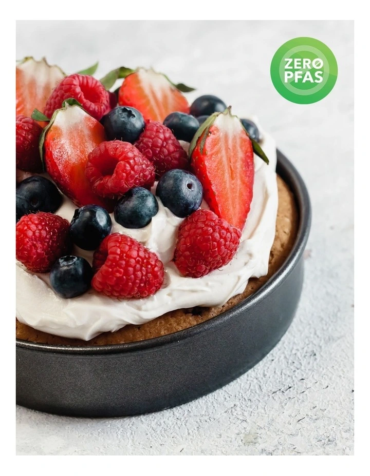 Heavy Base Loose Round Deep Cake Pan 20cm in Carbon image 5
