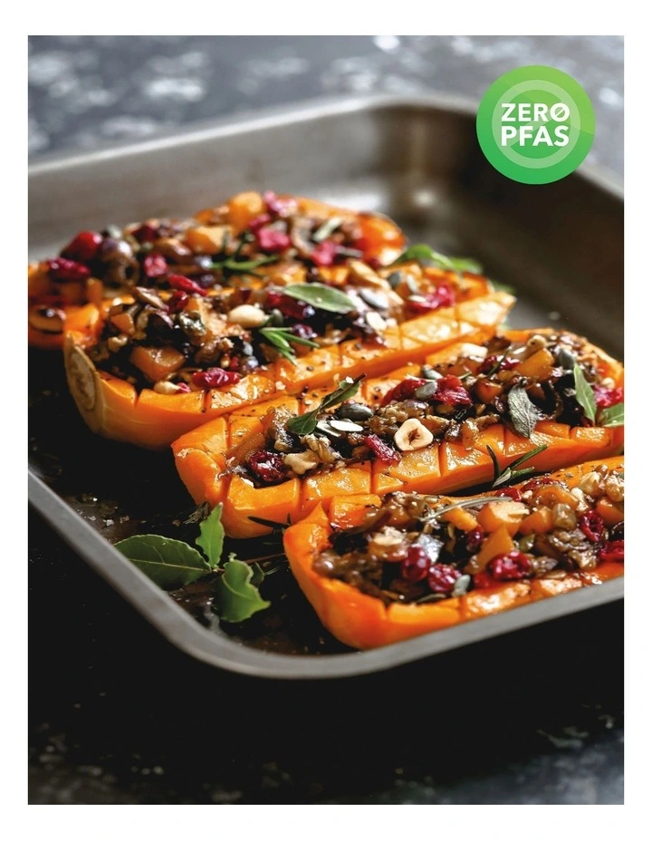 Heavy Base 34x26cm Medium Deep Roasting Pan in Carbon image 3