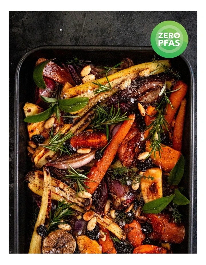 Heavy Base 34x26cm Medium Deep Roasting Pan in Carbon image 4