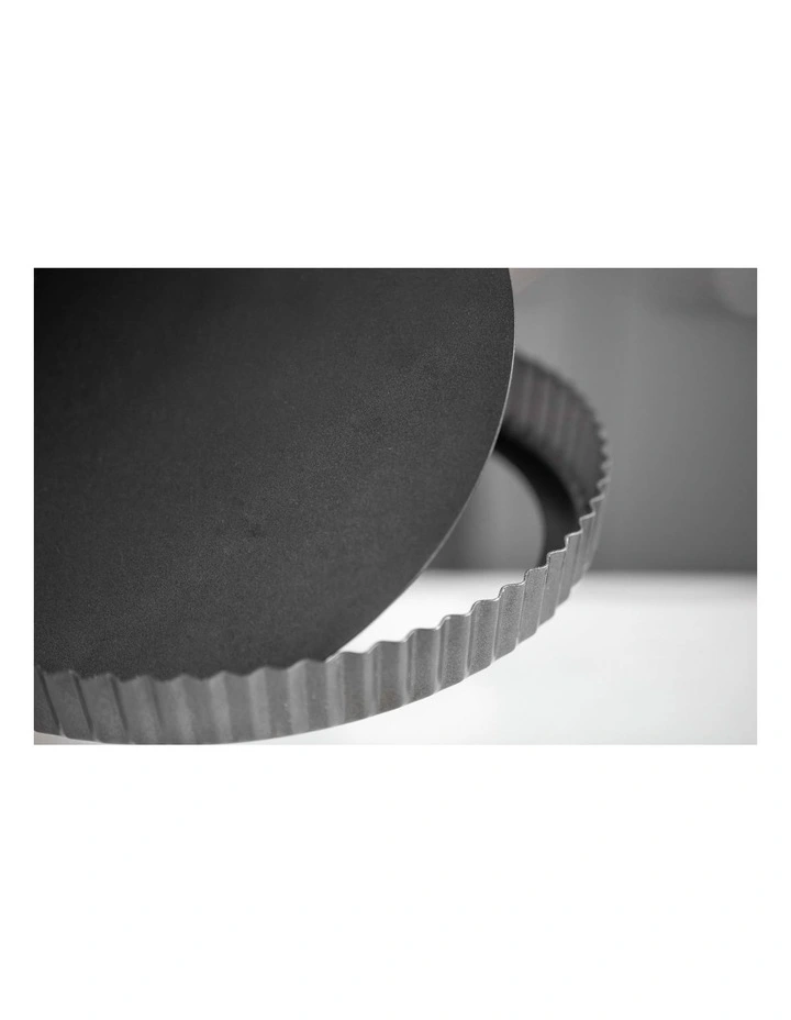 Heavy Base 23cm Loose Base Round Flan/Quiche Pan in Carbon image 3
