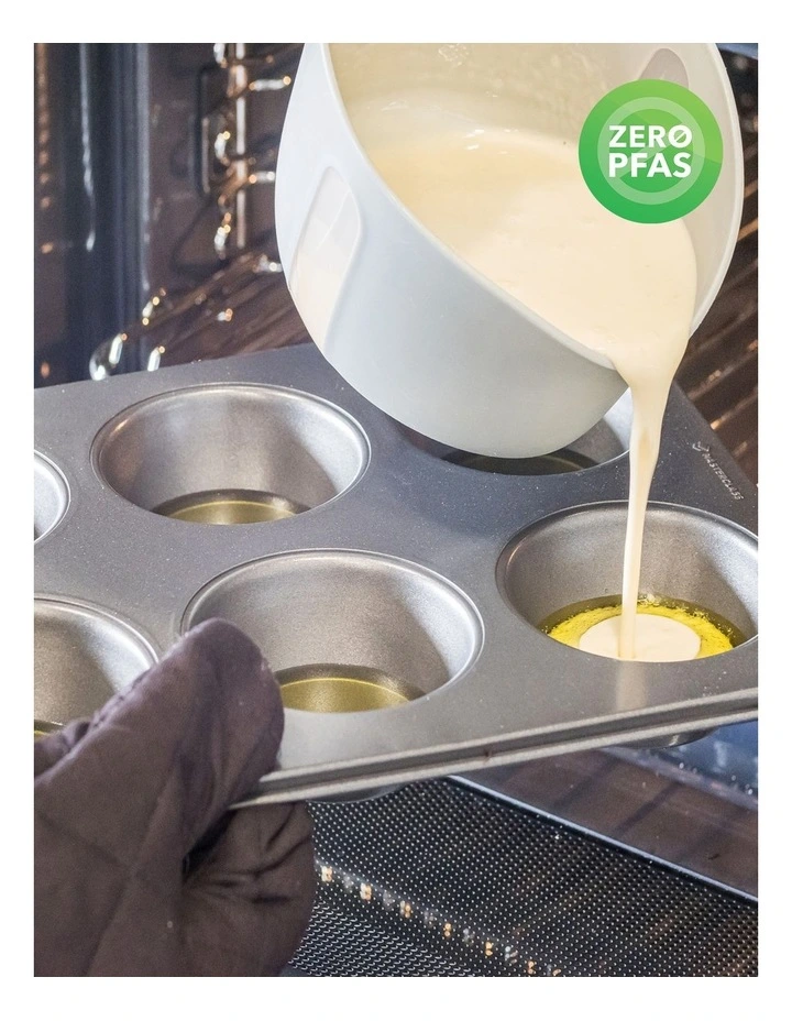 Heavy Base 6-Cup American Muffin Pan in Carbon image 3