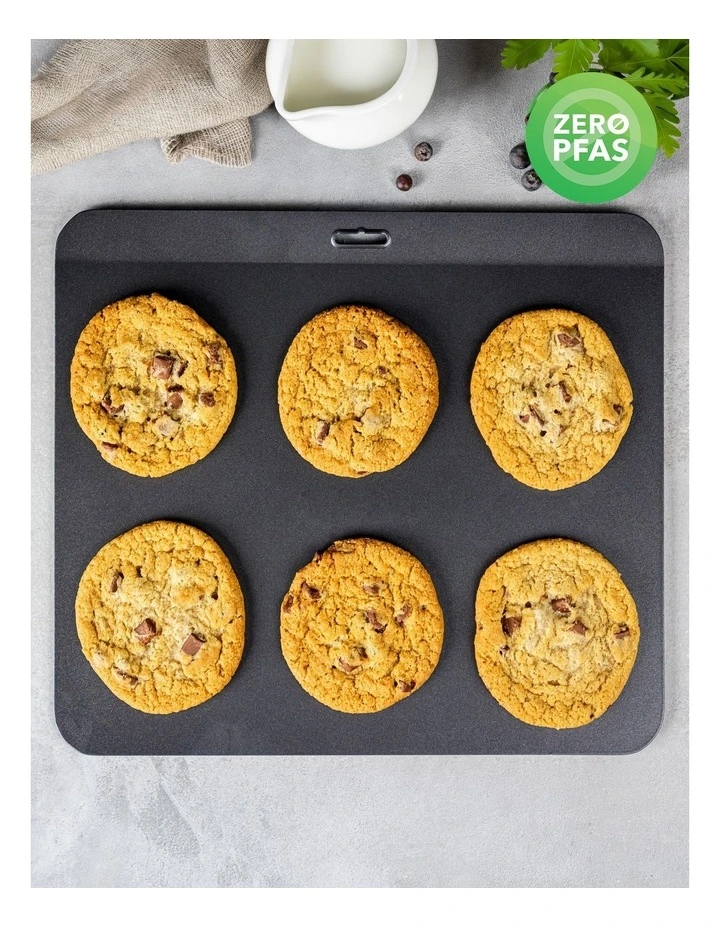 Heavy Base Baking Sheet 35x28cm in Carbon image 3