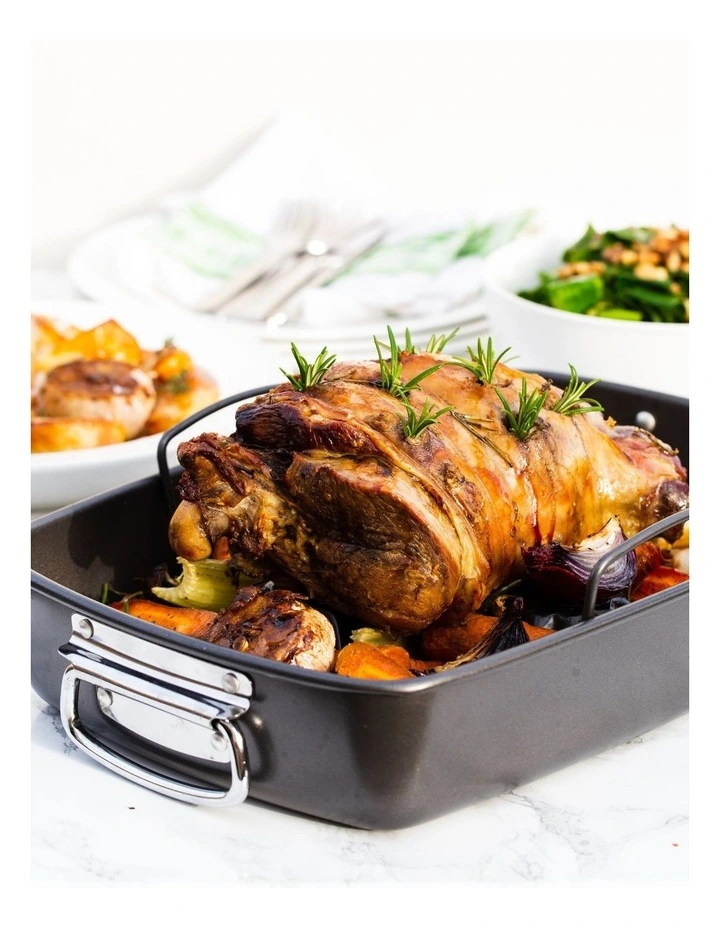 Heavy Base 40cm Roaster With Rack Carbon image 2