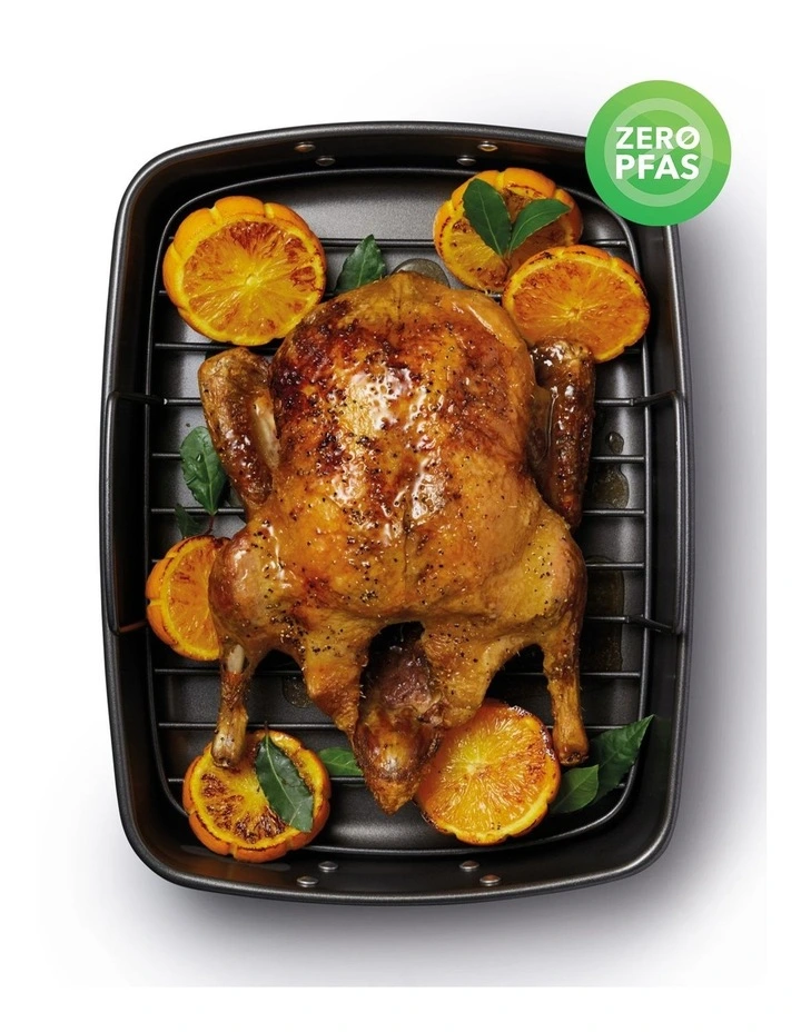 Heavy Base 40cm Roaster With Rack Carbon image 3