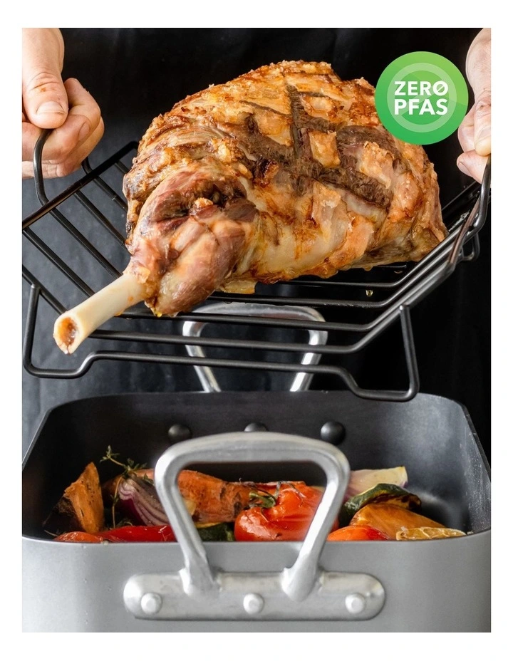 Heavy Base 40cm Roaster With Rack Carbon image 4