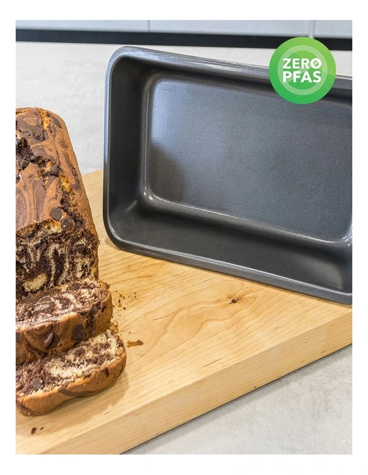 Heavy Base Large Loaf Tin 28x13cm in Carbon image 3