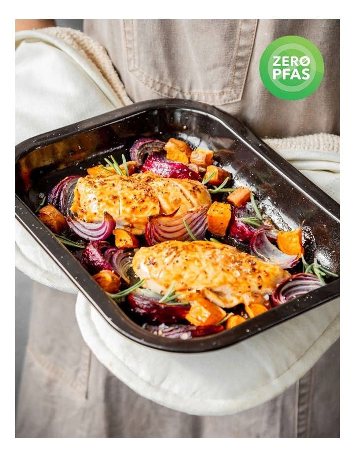 Pro Vitreous Enamel Roasting Pan 27x21cm in Carbon image 4