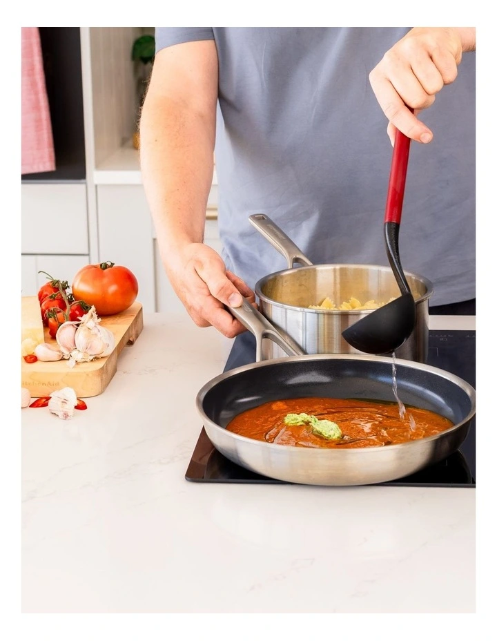 Ladle in Empire Red image 3