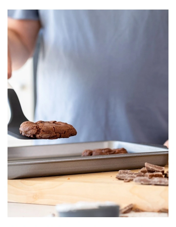 Solid Turner in Porcelain image 3